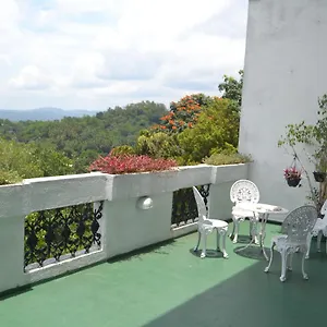 Banda Casa, *** Канди
